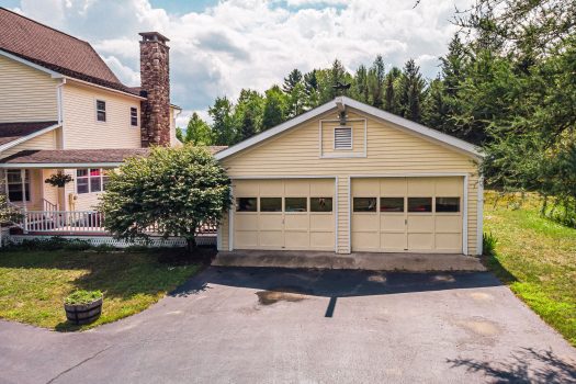 Averyville Farmhouse
