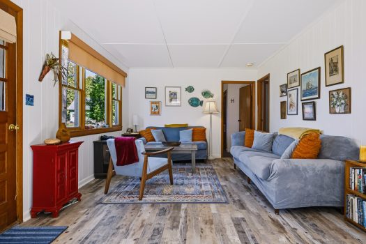 576 Corlear Drive